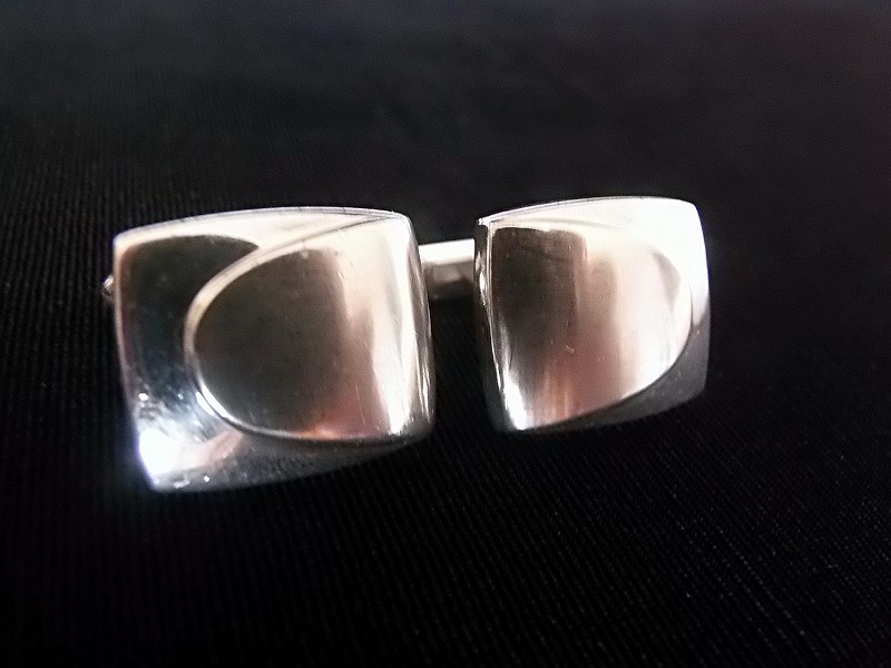 シルバー カフス 835刻印あり ■およその寸法/重さ:20×15×奥行18㎜/15g(2個で)■25~30年前購入/擦り疵・汚れ■送料¥180~_画像1