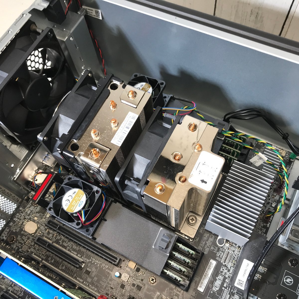 LENOVO ThinkStation P620 30E1S66110 AMD Ryzen Threadripper PRO 3995WX 64-Cores 2.70 GHz/256 GB/2 TB(NVMe) 〔0925D10〕