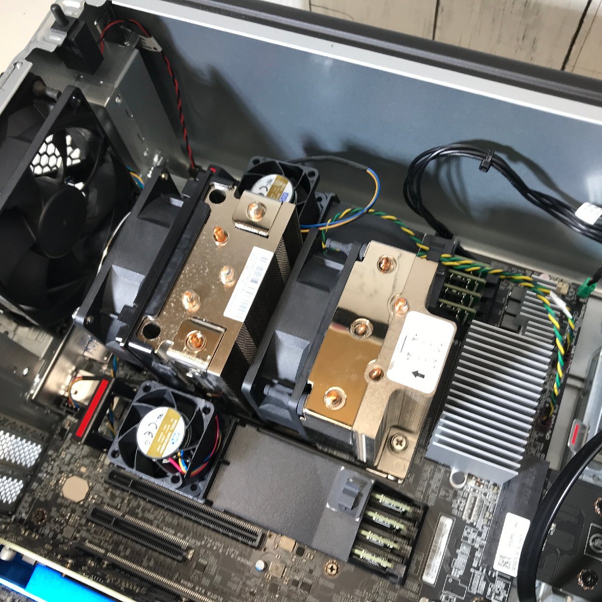 LENOVO ThinkStation P620 30E1S66101 AMD Ryzen Threadripper PRO 3995WX 64-Cores 2.70 GHz/256 GB/2 TB(NVMe) 〔0925D08〕