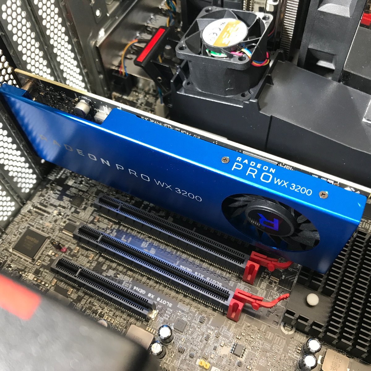 LENOVO ThinkStation P620 30E1S66101 AMD Ryzen Threadripper PRO 3995WX 64-Cores 2.70 GHz/256 GB/2 TB(NVMe) 〔0925D08〕