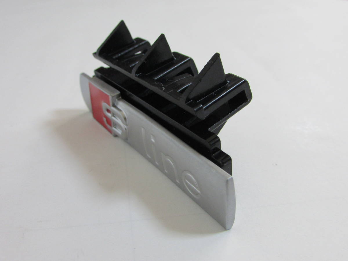 AUDI アウディ S-line Sライン グリル エンブレム シルバー_画像3