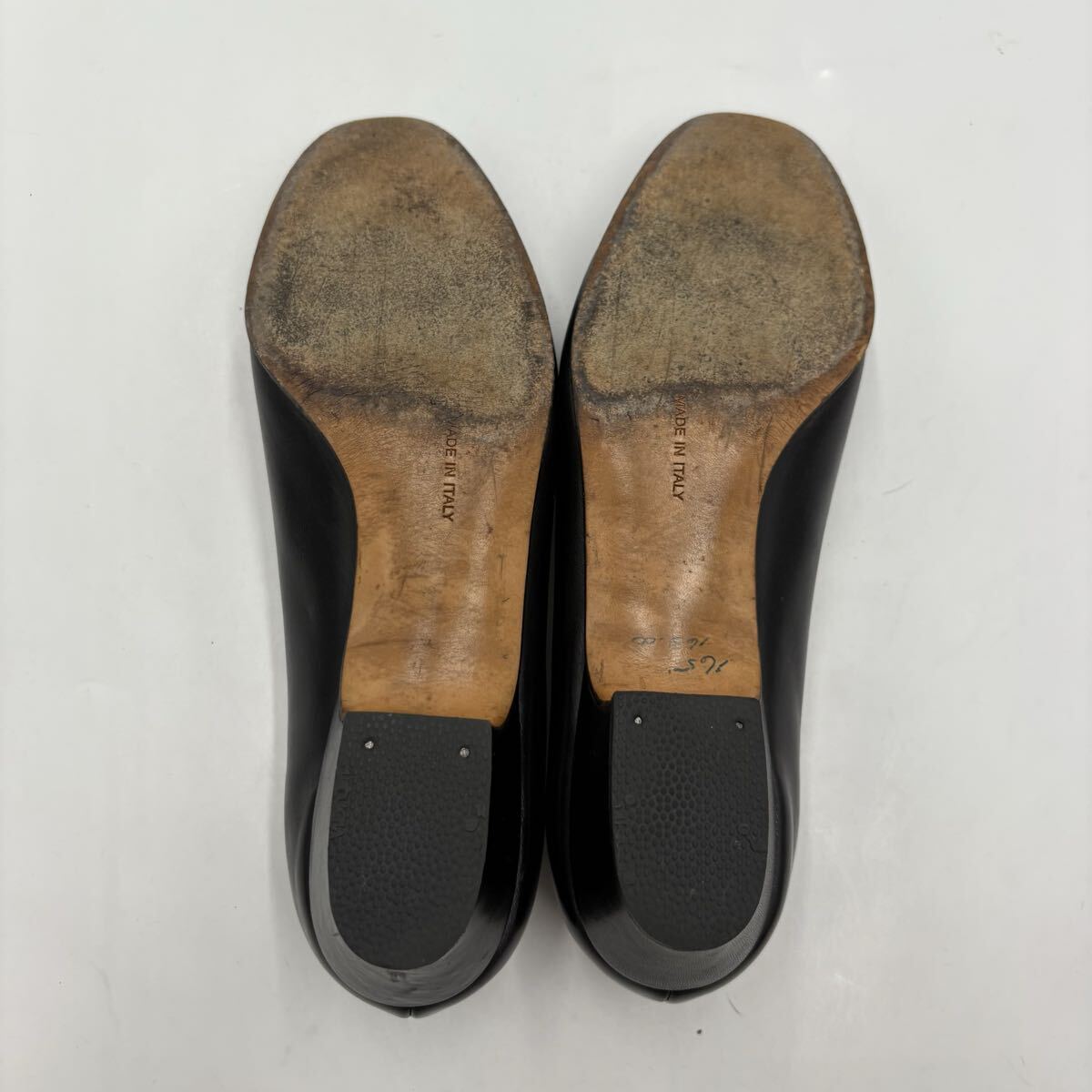 M ■ イタリア製 '名作!! ヴァラリボン装飾' Salvatore Ferragamo サルヴァトーレフェラガモ 本革 レザー パンプス 7B 24cm 高級婦人靴 黒_画像7