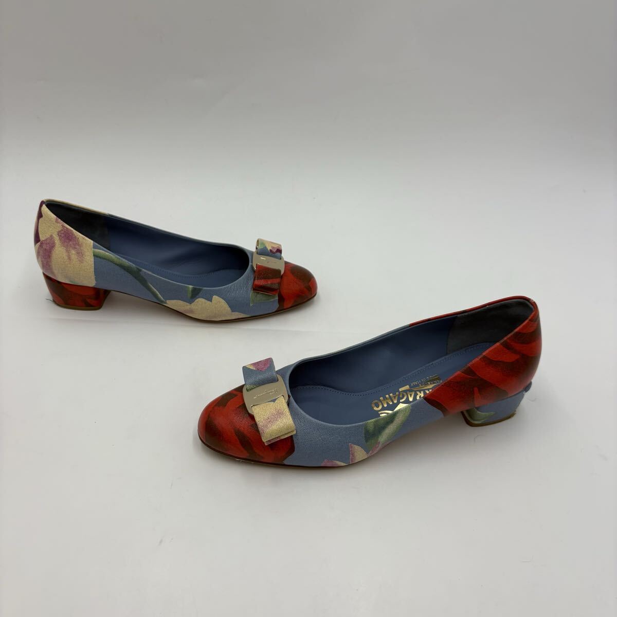 ■ 箱付き 'イタリア製' 希少デザイン Salvatore Ferragamo サルヴァトーレフェラガモ バラ柄 ヴァラリボン パンプス 6D 23cm 婦人靴_画像5