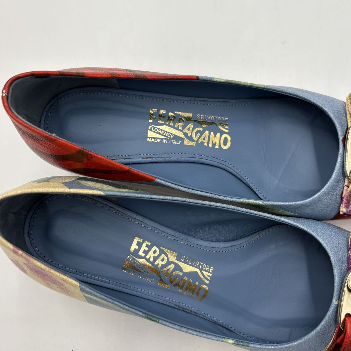 ■ 箱付き 'イタリア製' 希少デザイン Salvatore Ferragamo サルヴァトーレフェラガモ バラ柄 ヴァラリボン パンプス 6D 23cm 婦人靴_画像9