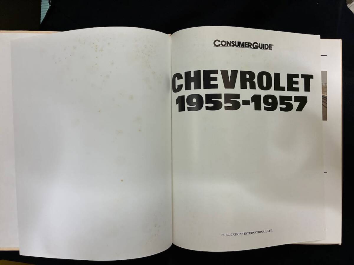 CHEVROLET 1955-1957 BY THE AUTO EDITORS OF CONSUMER GUIDE Hard Cover Book 全95ページ 英語版_画像2