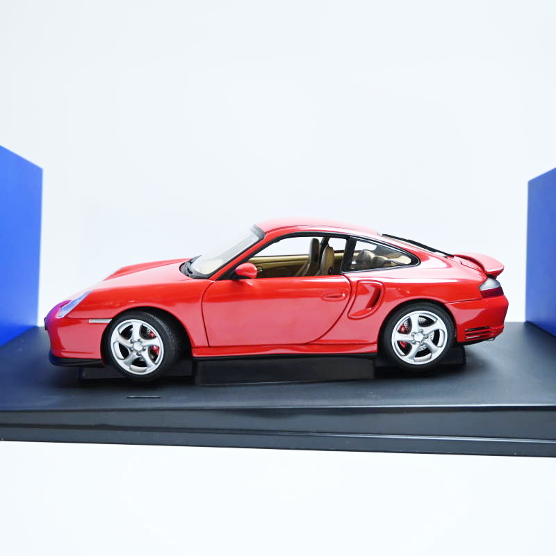 美品 AUTOart 1/18 PORSCHE 911 TURBO レッド オートアート ポルシェ 911 ターボ ミニカー 模型 T09-s076