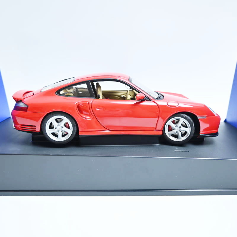 美品 AUTOart 1/18 PORSCHE 911 TURBO レッド オートアート ポルシェ 911 ターボ ミニカー 模型 T09-s076