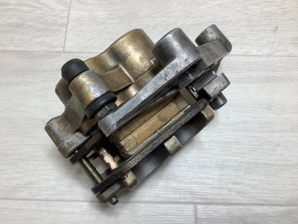 HZ2733 マジェスティ125/ MAJESTY125 フロントブレーキキャリパー/スミトモ/SUMITOMO/ LPRSE27106A-1113