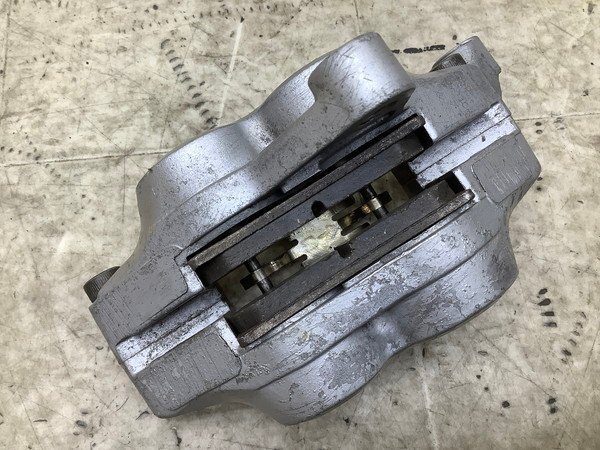 ZB4674 SRX400 フロントブレーキキャリパー スミトモ/SUMITOMO4ポット対向キャリパー 3VN-0657