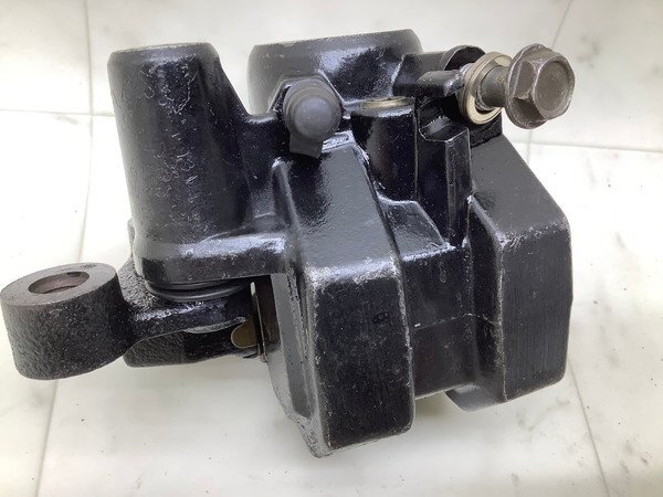 ZB4787 XS400 フロントブレーキキャリパー右 16Y-0111