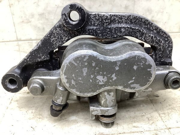 ZB4705 マジェスティ250/ Majesty250 フロントブレーキキャリパー スミトモ/SUMITOMO 4HC-2172