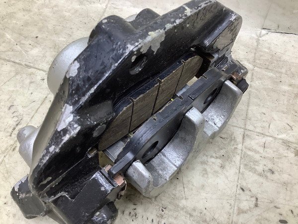 ZB4670 SRV250 フロントブレーキキャリパー 4DN-0375