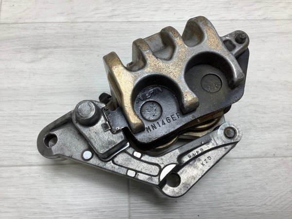 HZ2733 マジェスティ125/ MAJESTY125 フロントブレーキキャリパー/スミトモ/SUMITOMO/ LPRSE27106A-1113