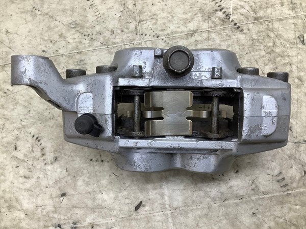 ZB4674 SRX400 フロントブレーキキャリパー スミトモ/SUMITOMO4ポット対向キャリパー 3VN-0657