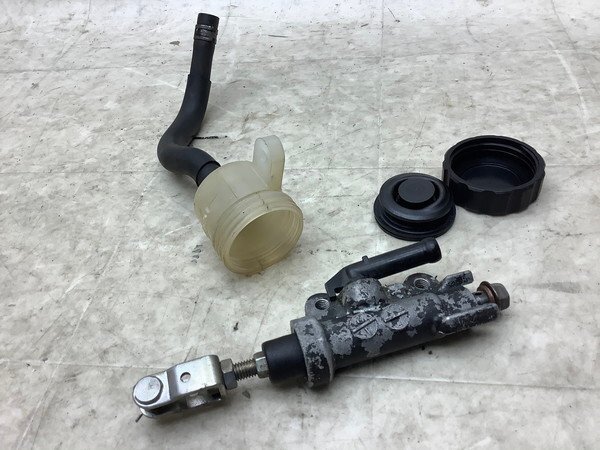 HU7562 XJR400 リアマスターシリンダー/リアブレーキマスター ブレンボ/BREMBO/1/2インチ/ 4HM-0071