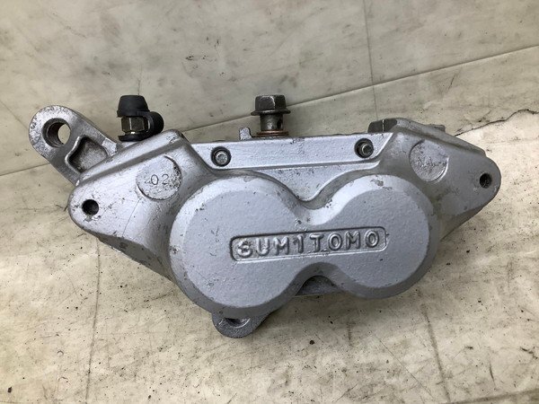 ZB4674 SRX400 フロントブレーキキャリパー スミトモ/SUMITOMO4ポット対向キャリパー 3VN-0657