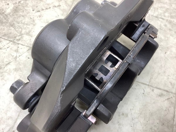 HU8656 グランドマジェスティ250/ Majesty250-3 フロントブレーキキャリパー/ フロントキャリパー/ スミトモ/SUMITOMO/ SG15J-0109