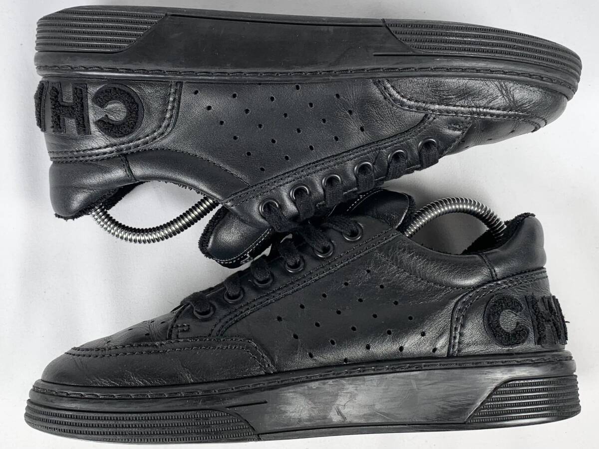 【正規品】美品 シャネル CHANEL G35934 バックロゴ ココマーク ボア レザー ラバーソール スニーカー レディース シューズ 37 黒 ブラック_画像7