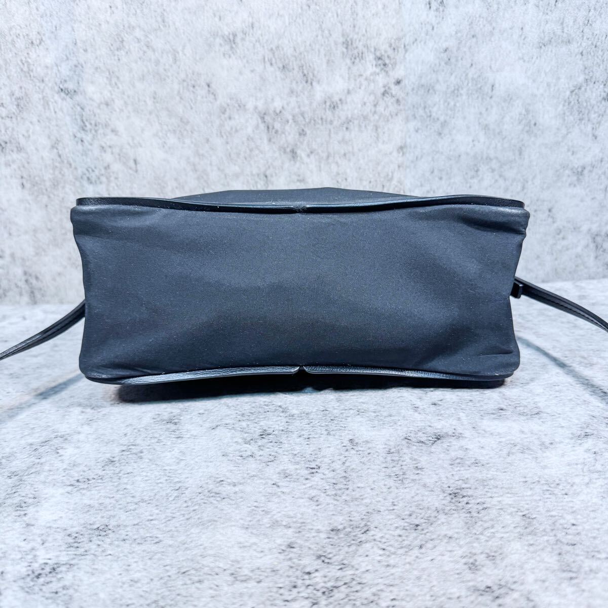 【新品現行】バリー BALLY ブラック 黒 ナイロン レザー ショルダーバッグ クロスボディ サコッシュ ミニバッグ 男女兼用_画像5