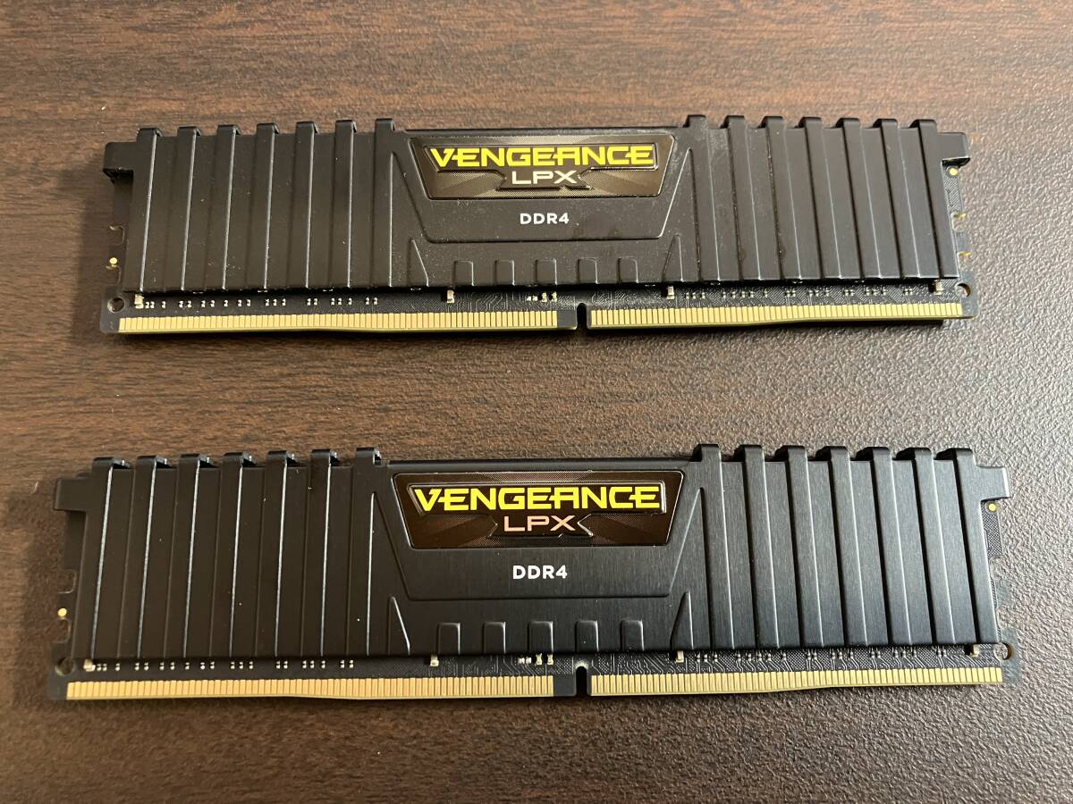 Corsair DDR4 2666MHz CMK32GX4M2A2666C16 (16GB 2枚組 合計32GB) VENGEANCE
