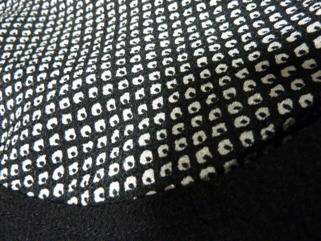 春夏秋 美品 日本制 著物風 和生地 ブラックXブラックホワイト絞り風柄 ハーフジップ プルオーバー M L ゆうパケ300円発送 同梱OK 