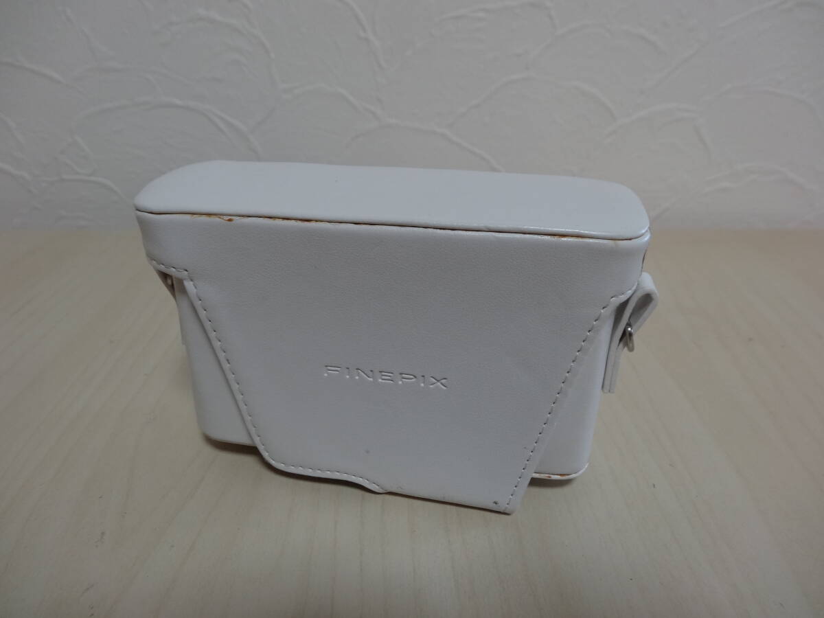 [送料無料 即決] FUJIFILM FINEPIX専用 ソフトケース F　SC-D30H (ホワイト) USED