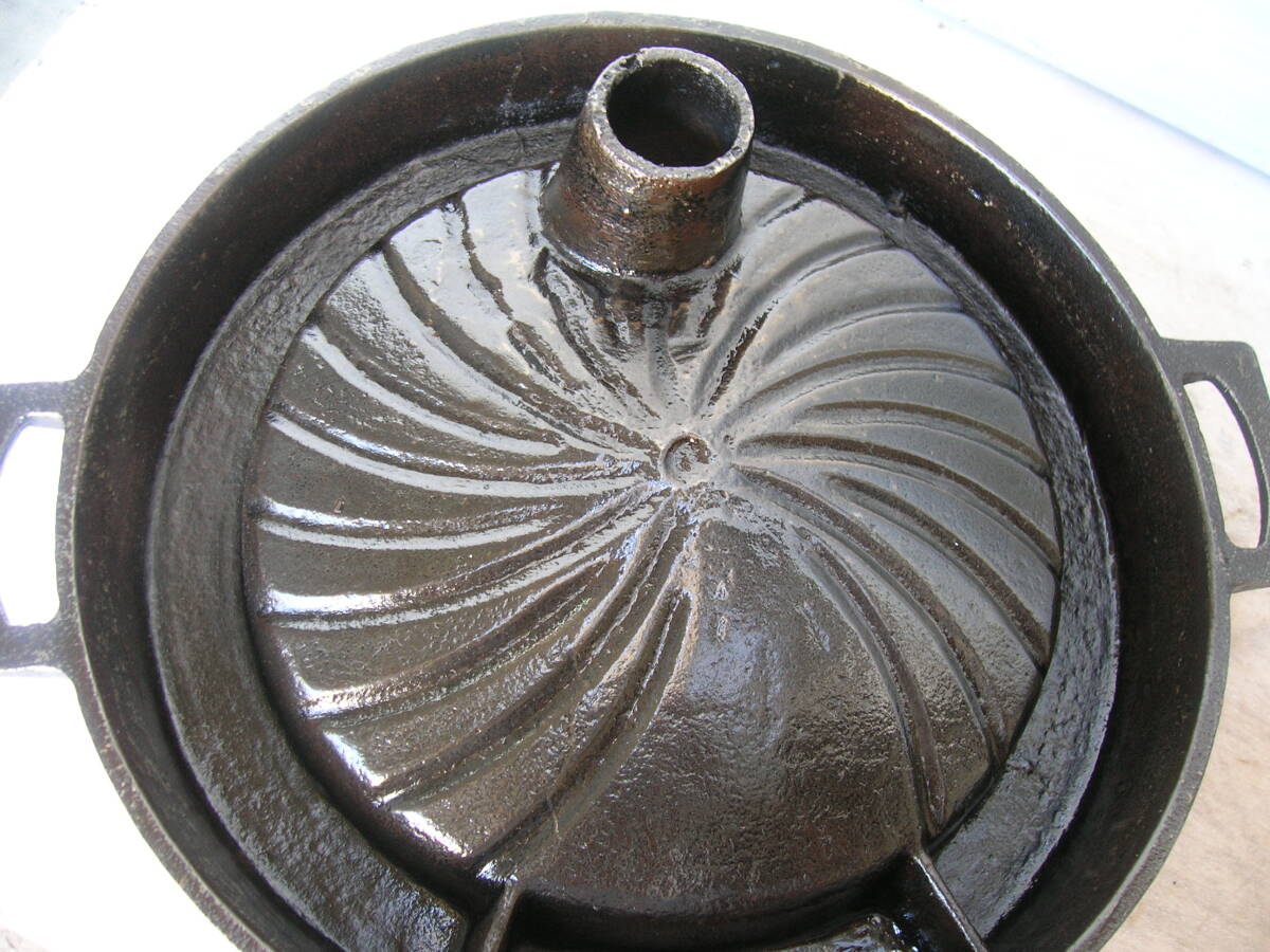 ジンギスカン鍋 穴有り 超希少品! 昭和物 鋳鉄製 25㎝  古品中古 #51_画像5