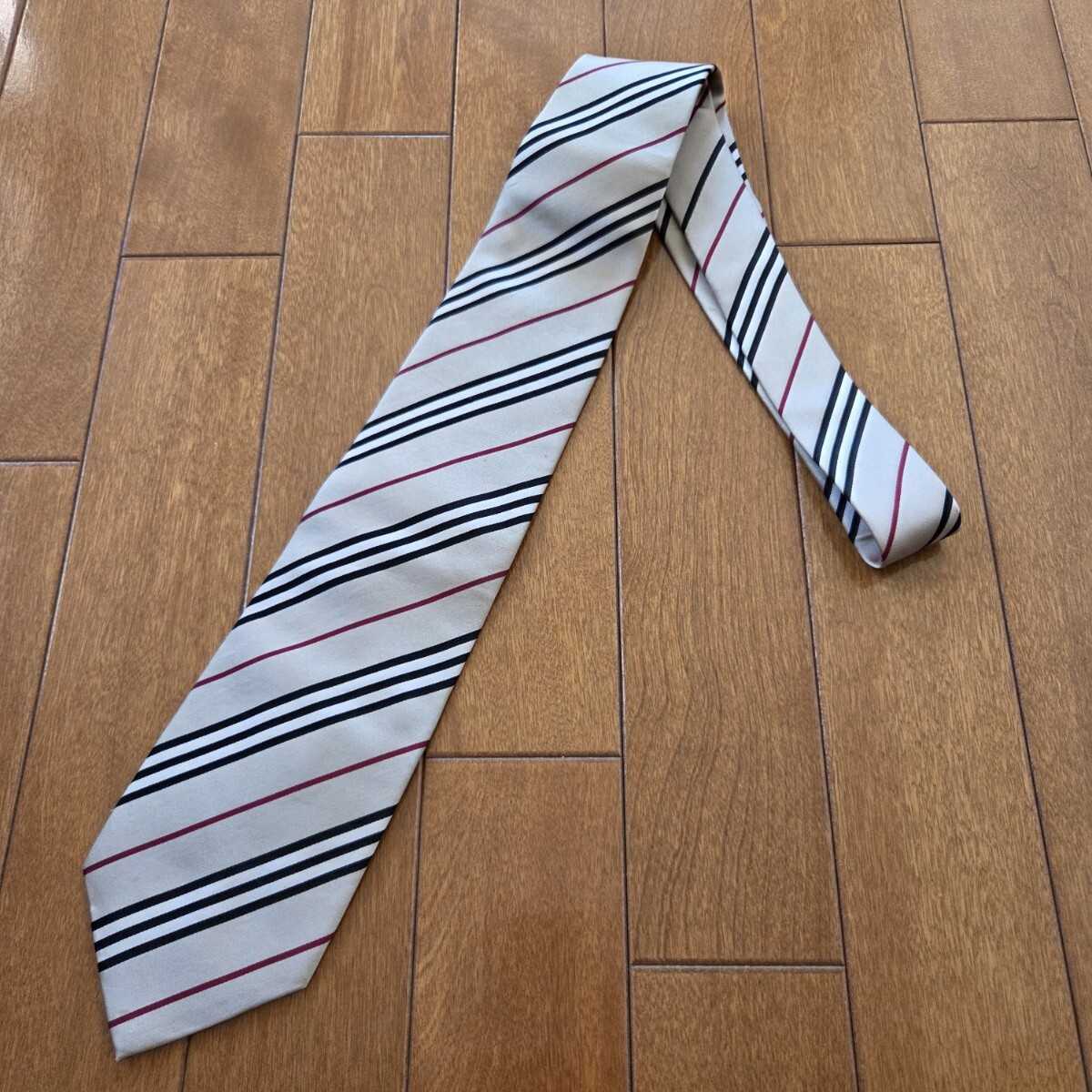 【美品】 BURBERRY LONDON バーバリー ロンドン ネクタイ ストライプ ゴールド ブラック レッド シルバー