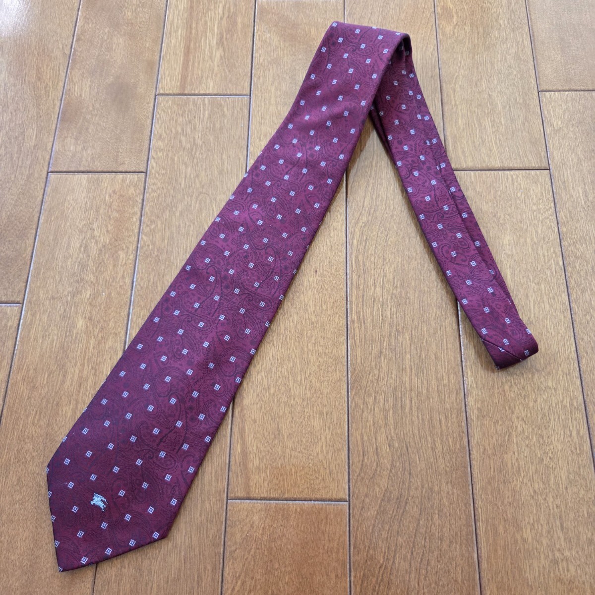 【極美品】 BURBERRYS バーバリーズ ネクタイ 小紋柄 ペイズリー レッド シルバー 希少
