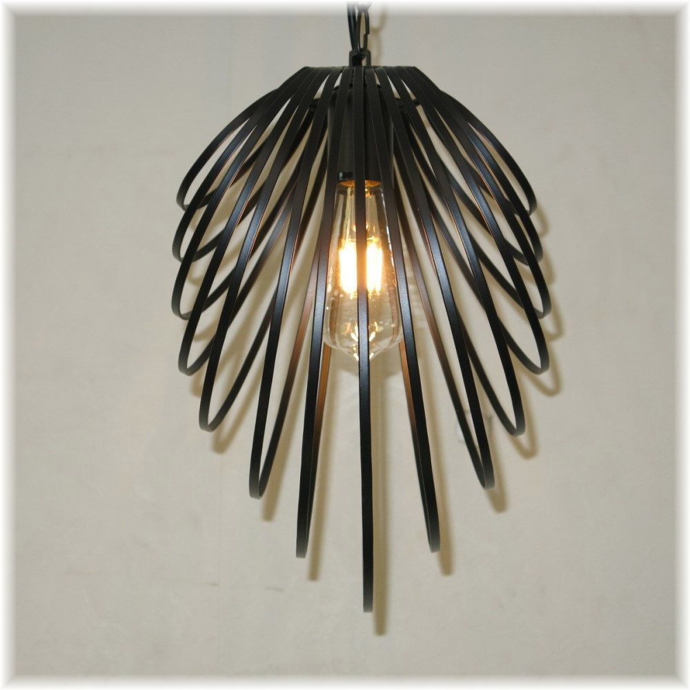 【送料無料！】★超激安即決！★新品?粋なデザイン ブラックアイアン LED付き ペンダント照明