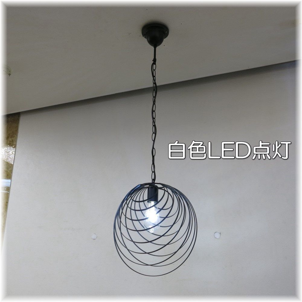 【送料無料！】★超激安即決！★新品?粋なデザイン ブラックアイアン LED付き ペンダント照明