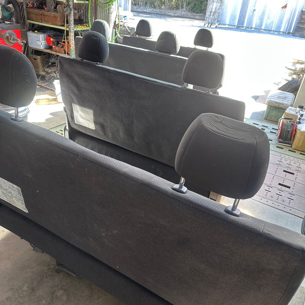 TOYOTA ハイエース　スーパーGL リヤシート　後部座席　在庫3つ　千葉県富里市より引取り限定　 29800円/1個_画像3