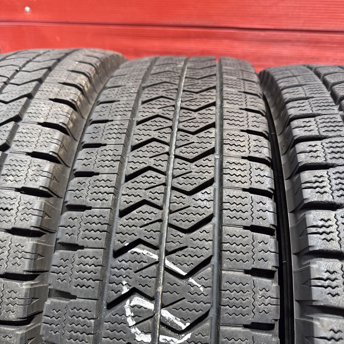 205/85R16 117/115N LT BRIDGESTONE BLIZZAK W989 205/85-16 ブリヂストン ブリザック ライトトラック 2023年国産 バリ山 6本_画像3