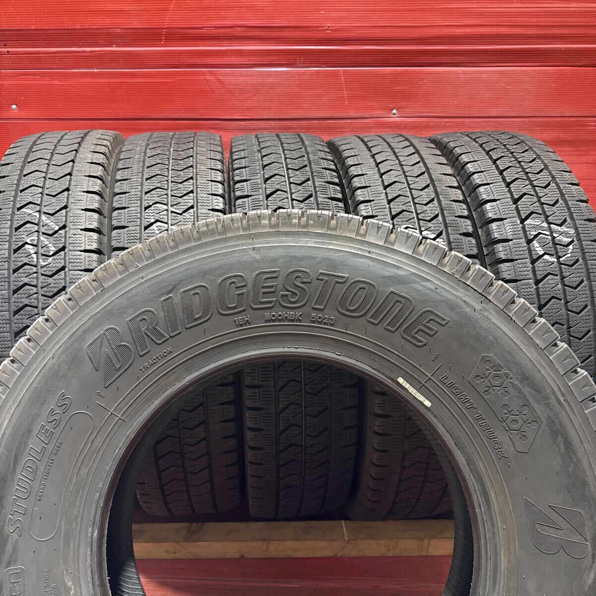 205/85R16 117/115N LT BRIDGESTONE BLIZZAK W989 205/85-16 ブリヂストン ブリザック ライトトラック 2023年国産 バリ山 6本_画像8