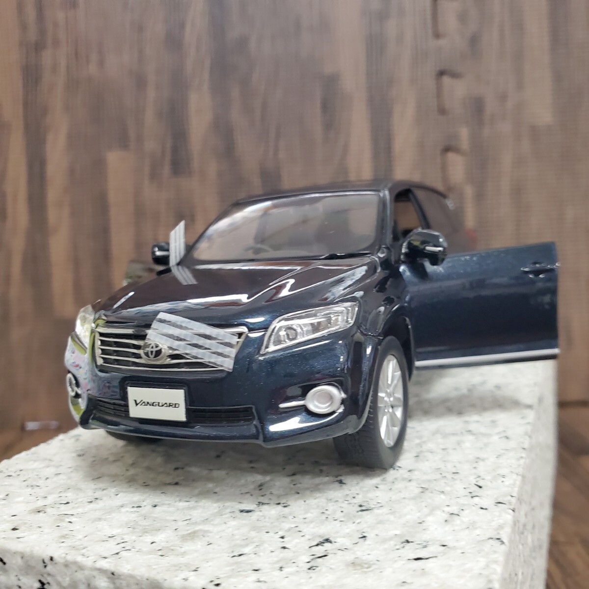 【送料無料】1/30 トヨタ ヴァンガード カラーサンプル ミニカー ドア開閉タイプ 濃いブルー系 【注意 キズ 有り】_画像1