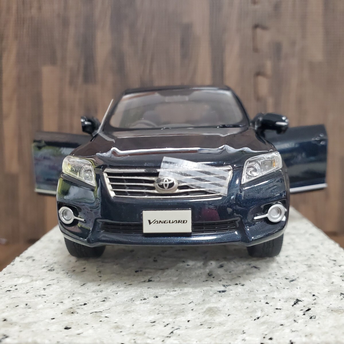 【送料無料】1/30 トヨタ ヴァンガード カラーサンプル ミニカー ドア開閉タイプ 濃いブルー系 【注意 キズ 有り】_画像2