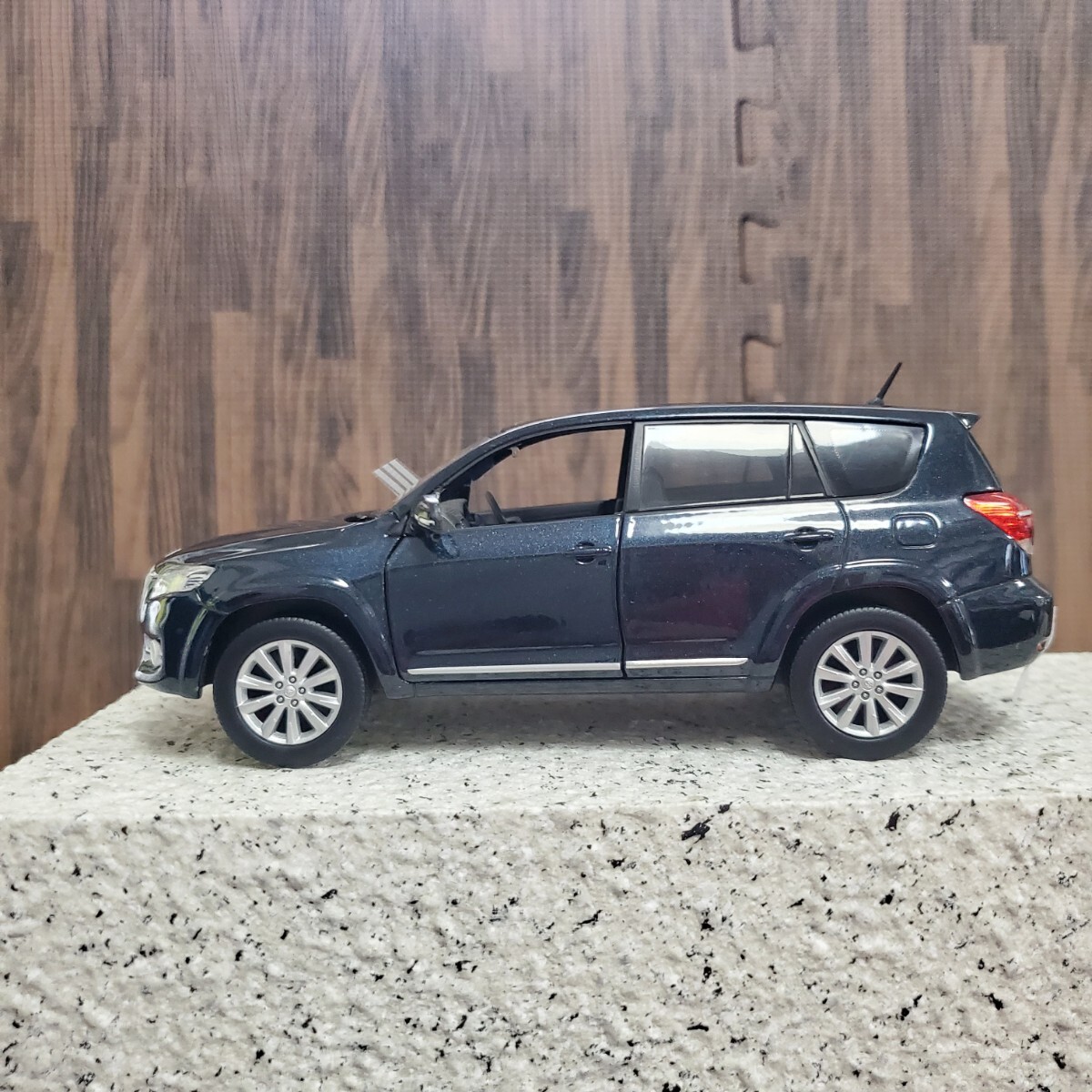 【送料無料】1/30 トヨタ ヴァンガード カラーサンプル ミニカー ドア開閉タイプ 濃いブルー系 【注意 キズ 有り】_画像6