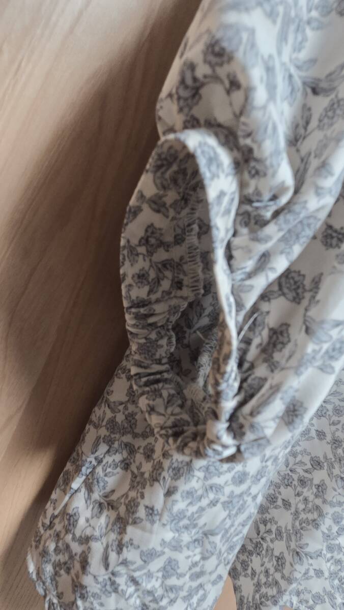 まとめて2着 しまむら aimee que ブラウス LLサイズ & BLUELIFE PORTLAND ポートランド ギャザースカート Fサイズ & 花柄 大きいサイズ_画像5