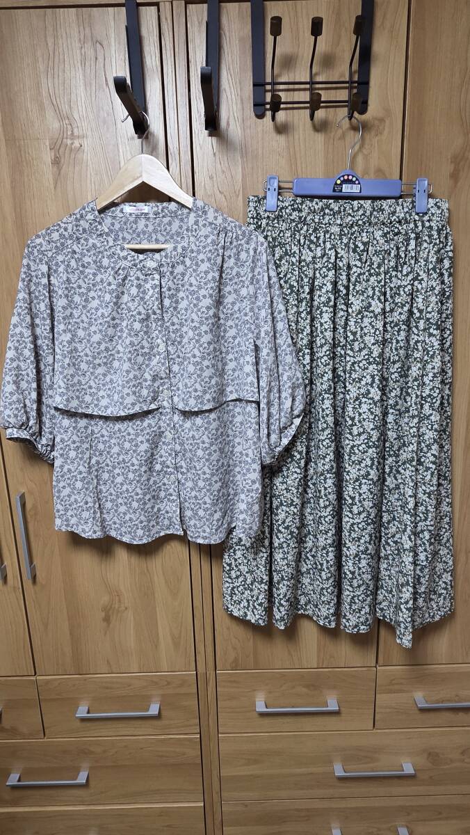 まとめて2着 しまむら aimee que ブラウス LLサイズ & BLUELIFE PORTLAND ポートランド ギャザースカート Fサイズ & 花柄 大きいサイズ_画像1