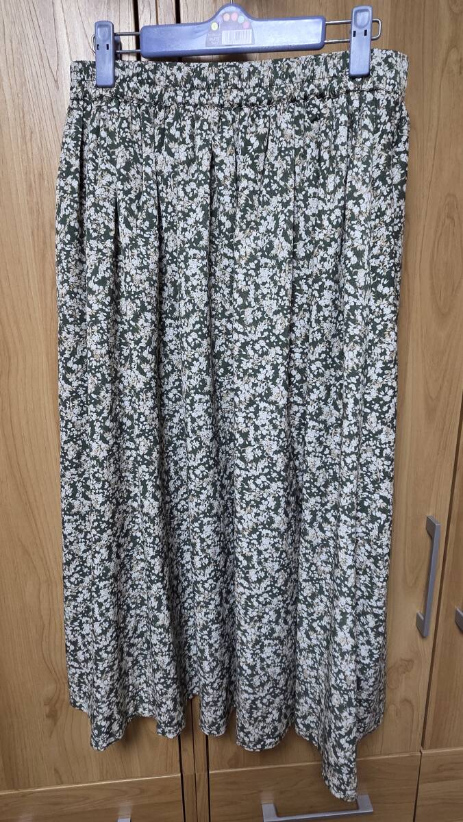 まとめて2着 しまむら aimee que ブラウス LLサイズ & BLUELIFE PORTLAND ポートランド ギャザースカート Fサイズ & 花柄 大きいサイズ_画像6