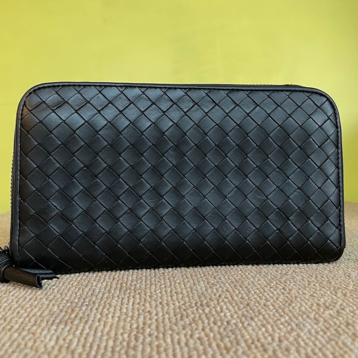 一円　美品　 カーフモデル　BOTTEGA VENETA ボッテガヴェネタ　 イントレチャート　 長(zhǎng)財(cái)布　 ラウンドファスナー　 ブラック　 
