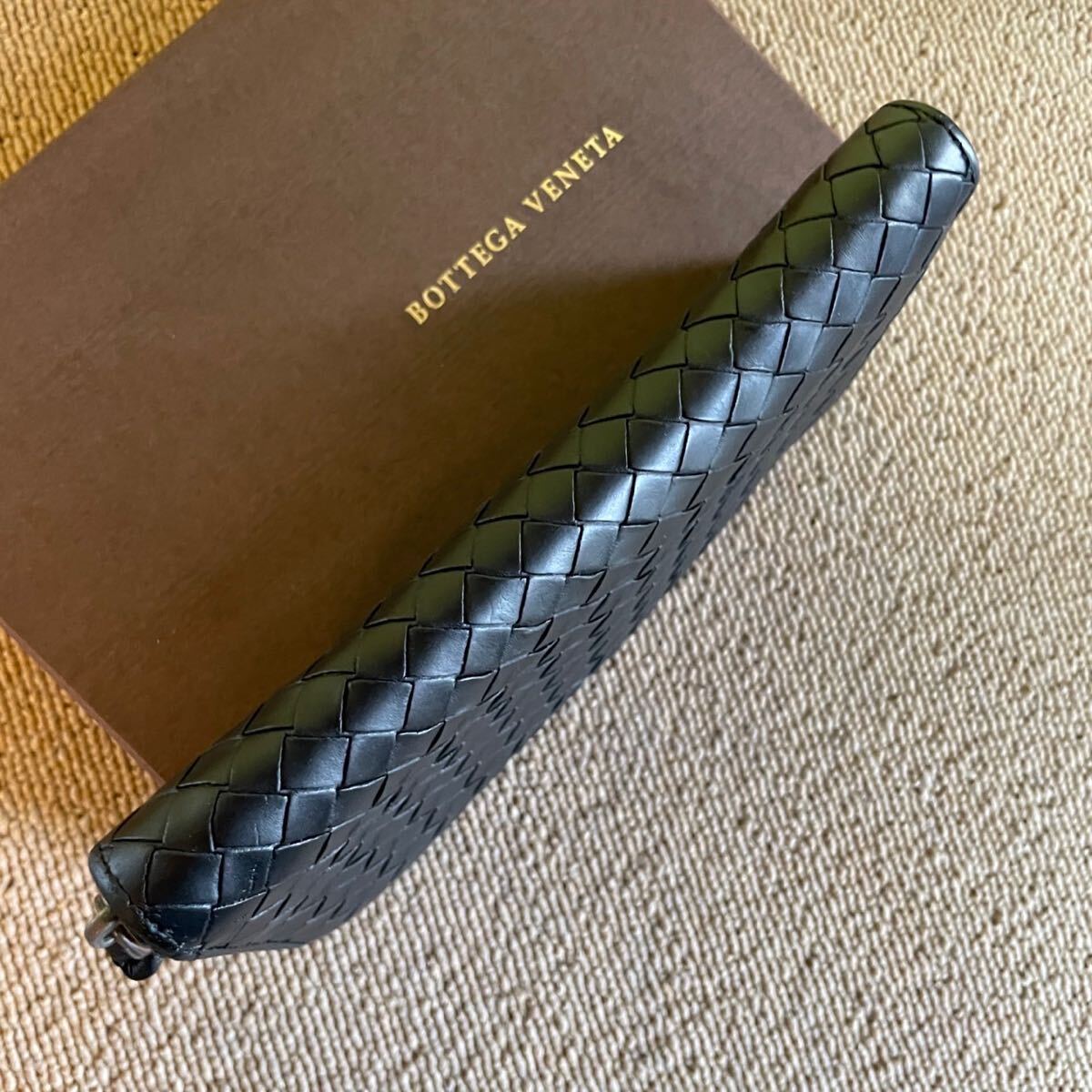 一円　美品　 カーフモデル　BOTTEGA VENETA ボッテガヴェネタ　 イントレチャート　 長(zhǎng)財(cái)布　 ラウンドファスナー　 ブラック　 
