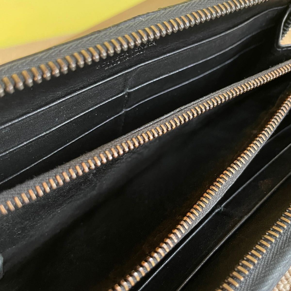 一円　美品　 カーフモデル　BOTTEGA VENETA ボッテガヴェネタ　 イントレチャート　 長(zhǎng)財(cái)布　 ラウンドファスナー　 ブラック　 