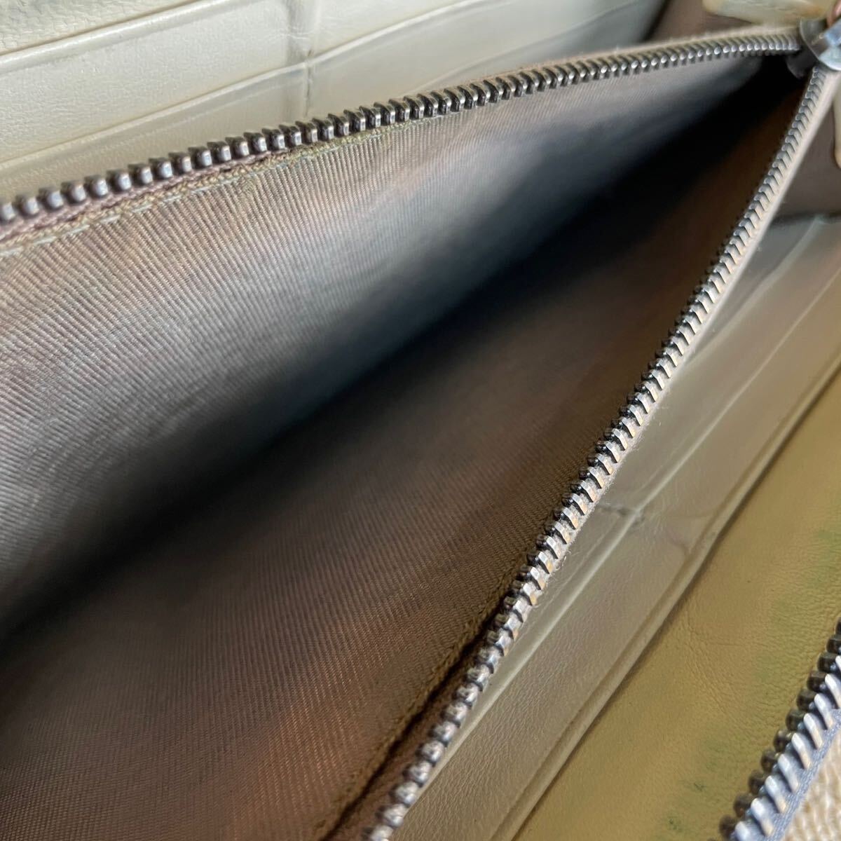 一円　美品　 BOTTEGA VENETA ボッテガヴェネタ　 長(zhǎng)財(cái)布　 イントレチャート　 ラウンドファスナー　 ロングウォレット　パイソン