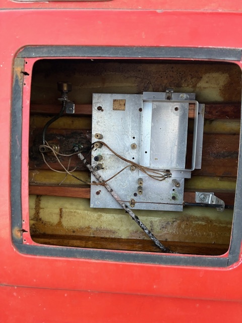 ★ジャンク品 全長約170cm 　当時物　ラジコンモーターボート中古品 【引き取り希望 千葉県千葉市稲毛区穴川付近 】★_画像10