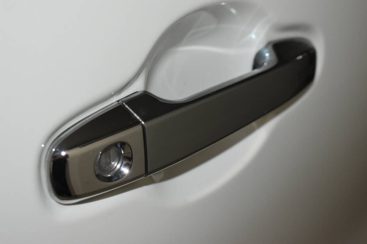 30アルファード 69217-52081 アウターハンドル キーシリンダー カバー 交換タイプ メッキ _画像3