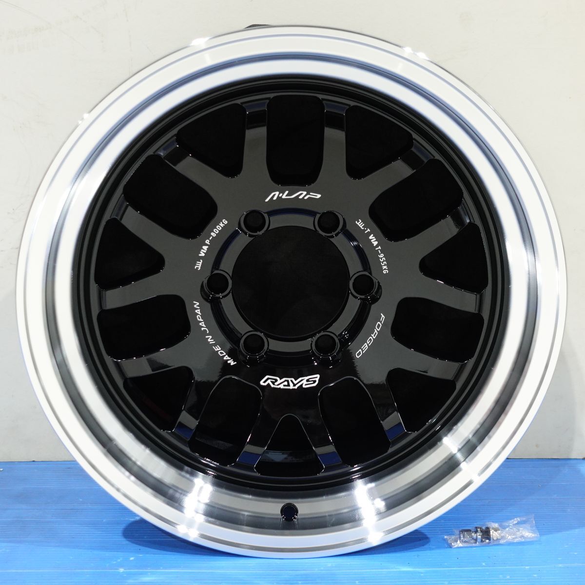 在庫あり！RAYS A LAP 07X 17インチ BD 新品4本セット 即決価格◎送料無料 8J±0 6H/139.7 レイズFORGED A-LAP 07X 300系ランクル プラド_画像1