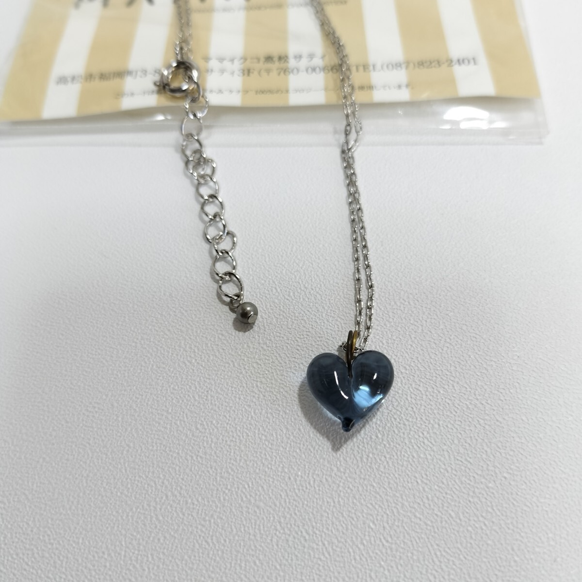 Mode et Maison MAMAIKUKO ママイクコ ガラスハートチャーム ネックレス ブルー系 未使用品 [ アクセサリー ペンダント]_画像2