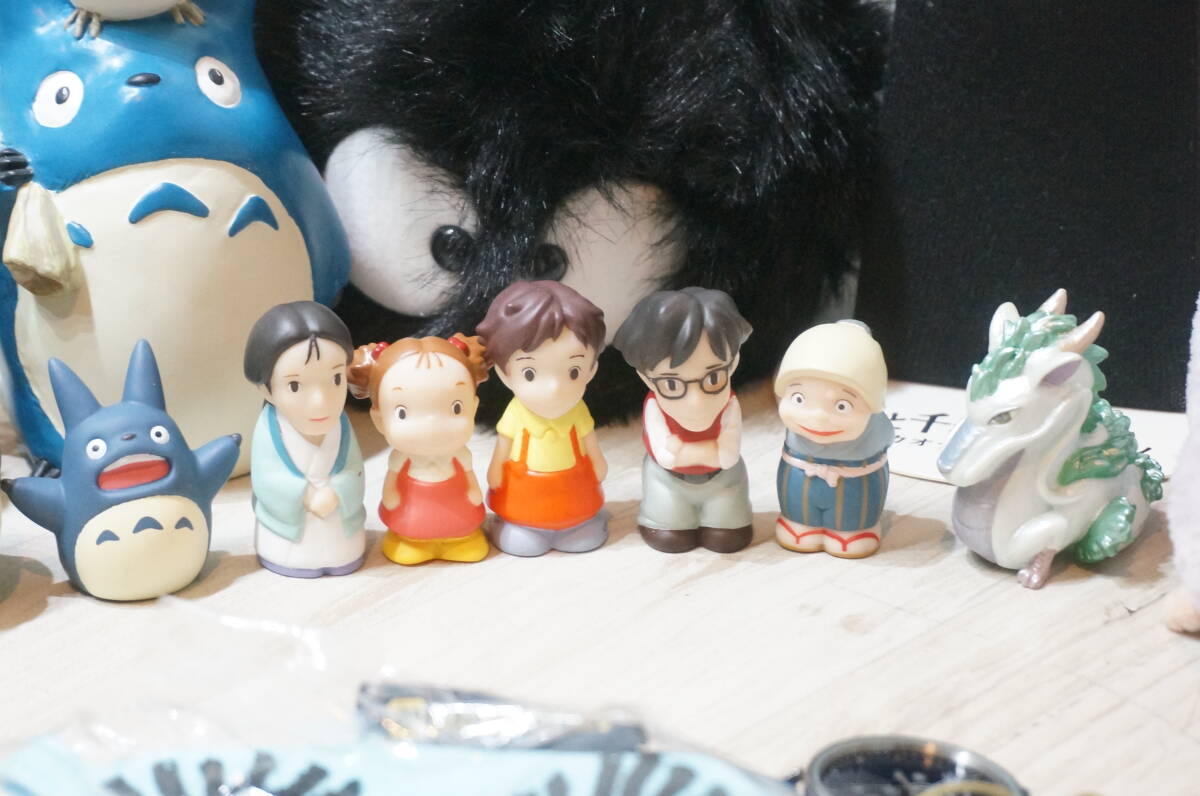 【Z325.O】大量！スタジオジブリ グッズ まとめ売り ぬいぐるみ/タオル/雑貨/他 となりのトトロ/魔女の宅急便/他 同梱不可