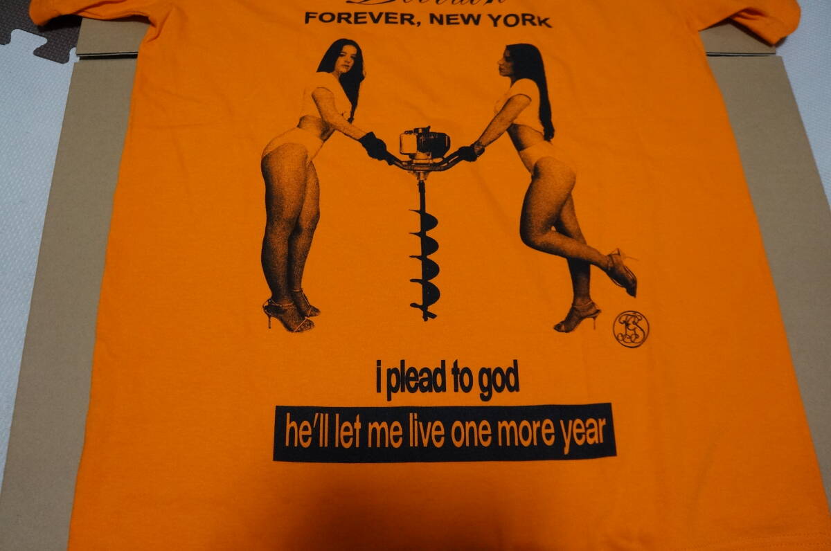 新作 Supreme Devotion Tee オレンジ色 Ｓサイズ 25FW week1 ステッカー付 シュプリーム 正規品 完売 2025 Tシャツ_画像2